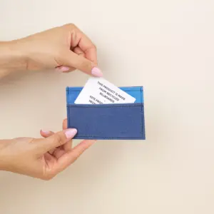 Porte-cartes en matériau recyclé