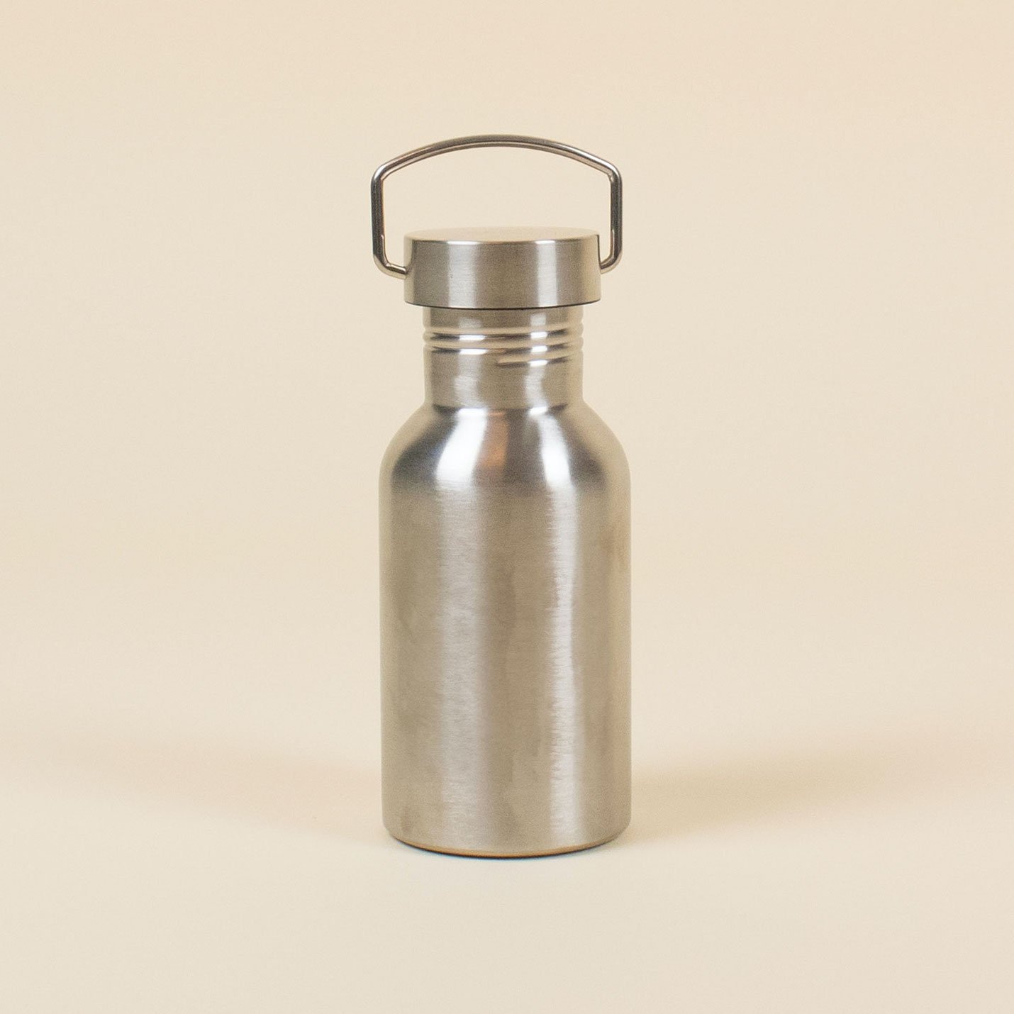 botella acero inoxidable 500 ml sin diseño fondo beige