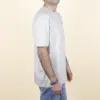 Camiseta orgánica color Beige modelo chico lateral