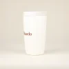 taza termo personalizada con logo lateral fondo beige