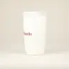 taza termo personalizada con logo lateral fondo beige
