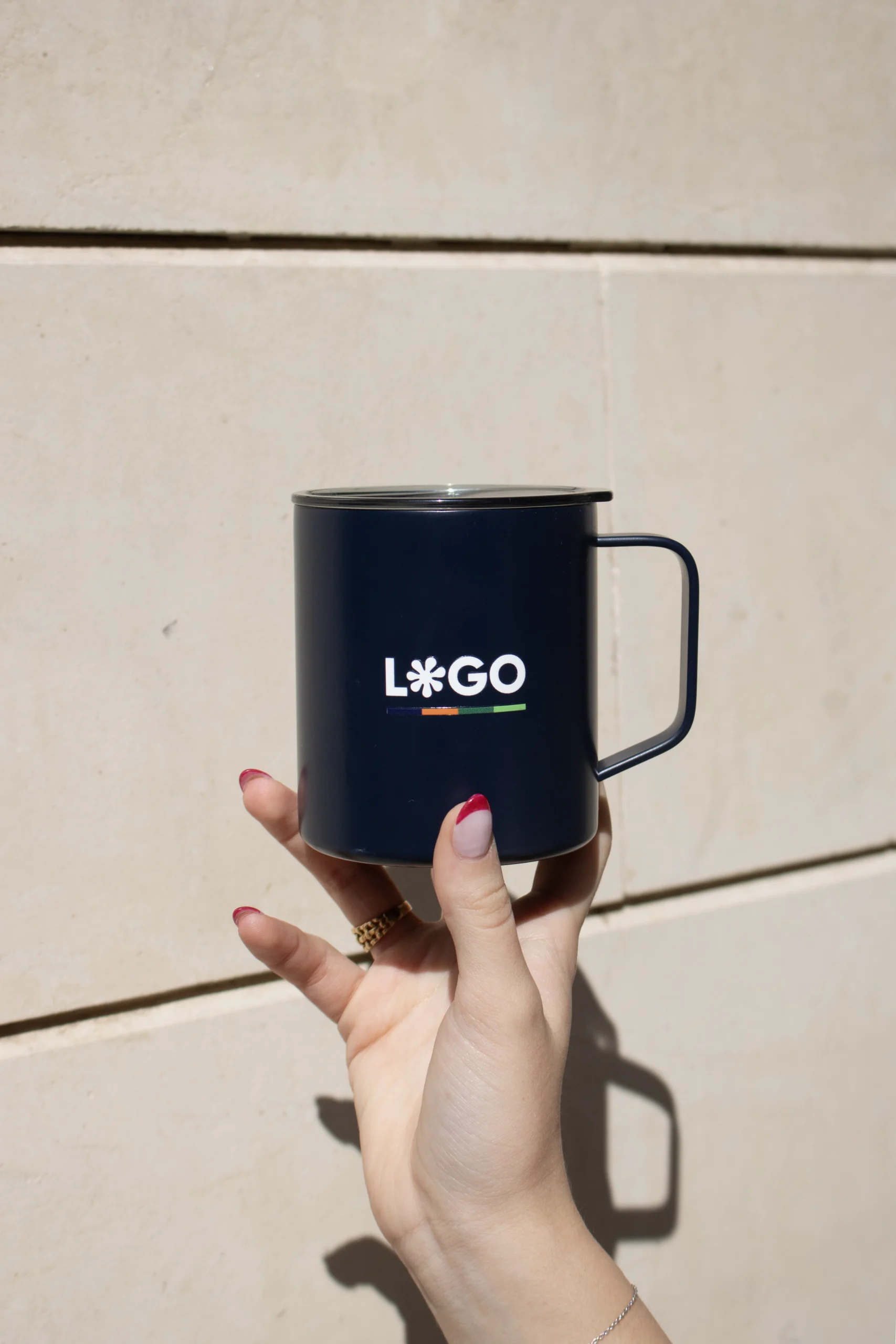 Mugs personnalisés : MACA Taza personalizada azul con logo blanco para regalo de empresa