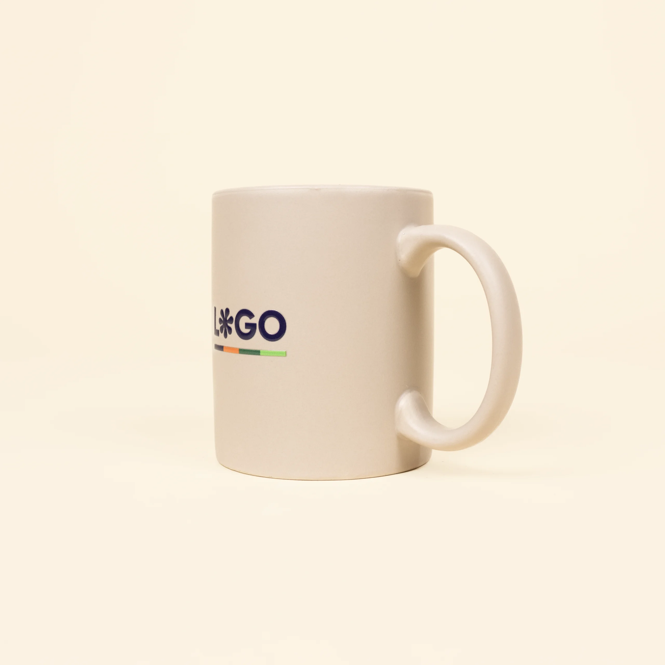 Taza beige personalizada VANILLE Taza beige personalizada con logo lateral