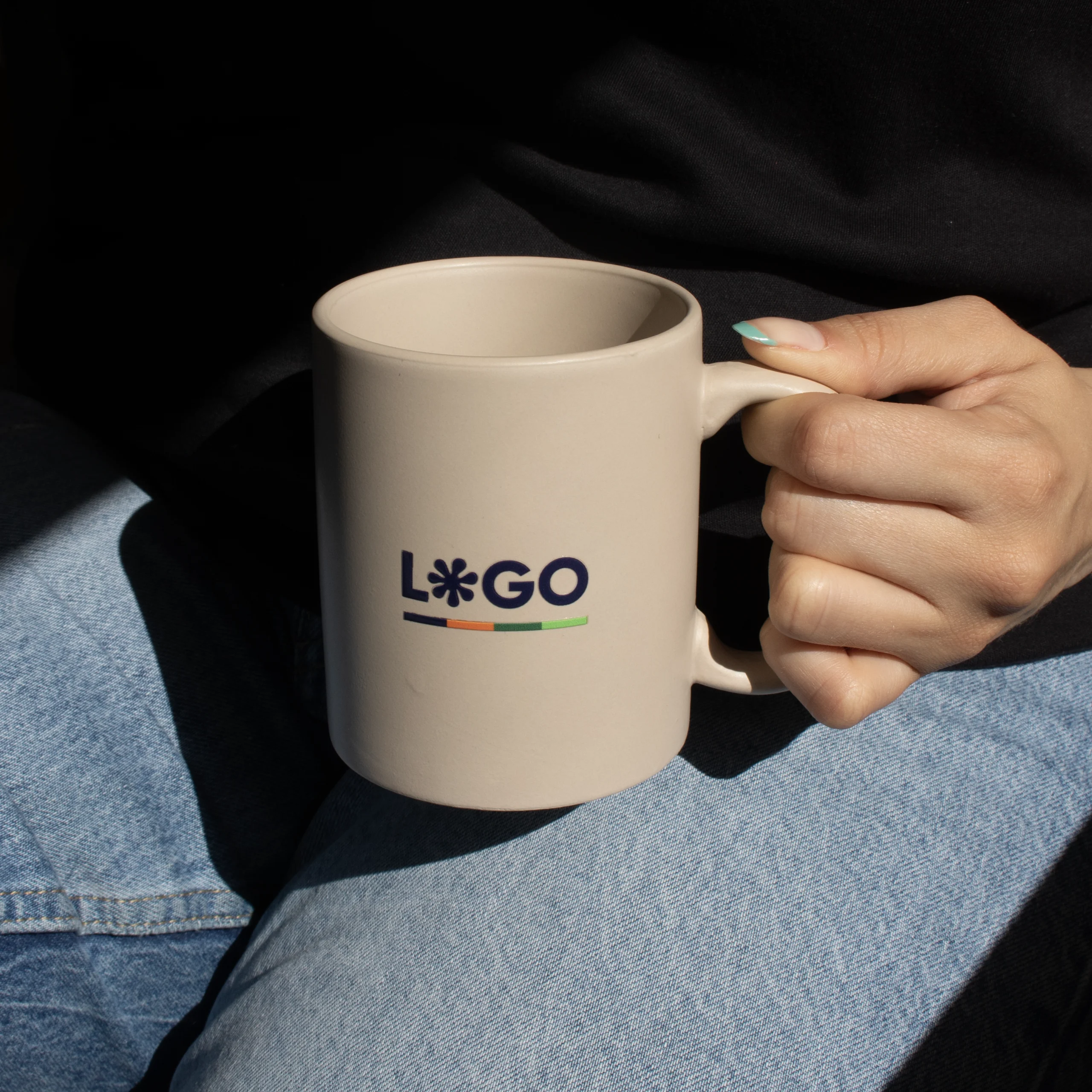 Taza beige personalizada VANILLE Taza beige para personalizar modelo mano chica