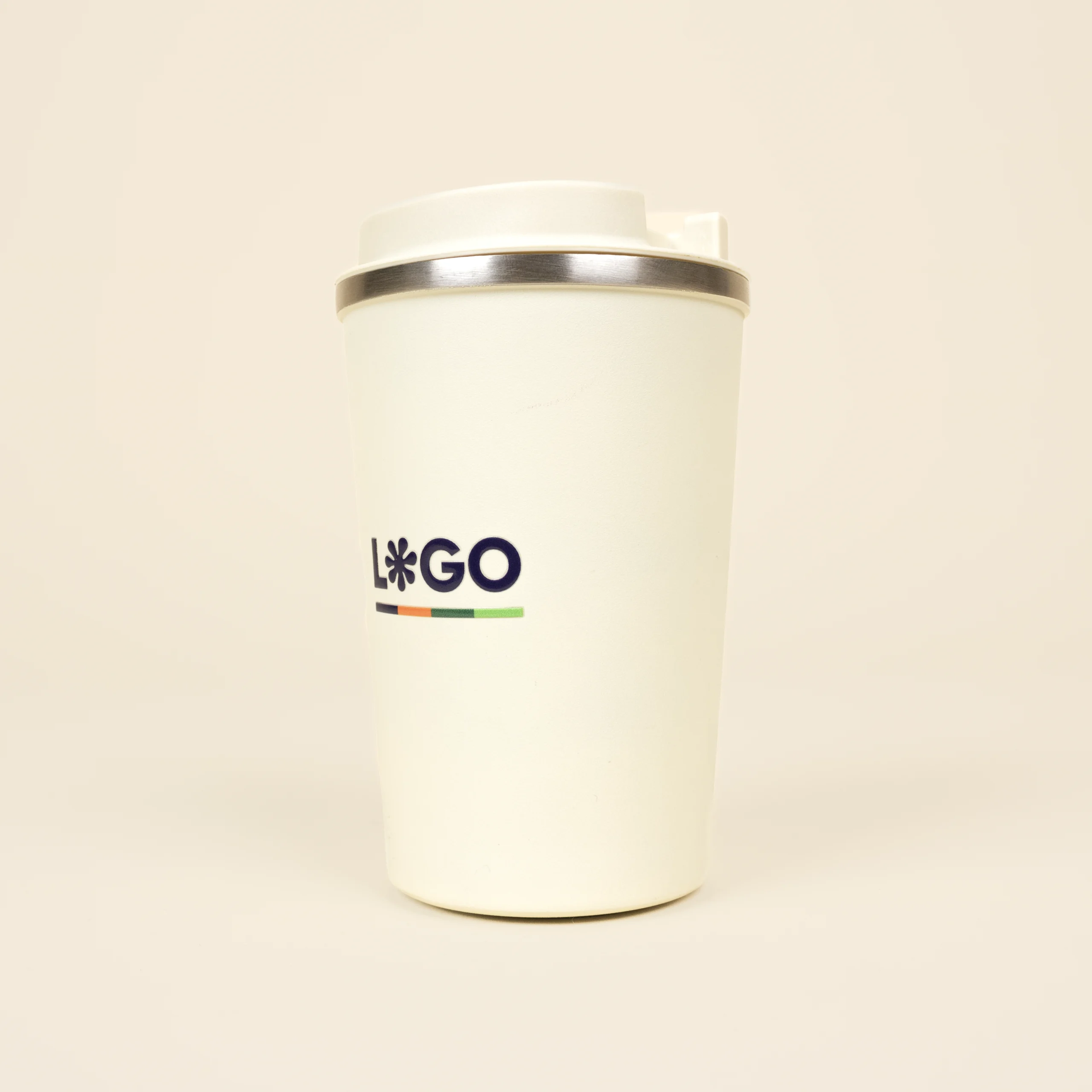 Taza térmica con tapa MATT BEIGE Taza térmica con tapa logo azul latera fondo beige