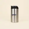 Taza termica plateada personalizada frontal fondo beige