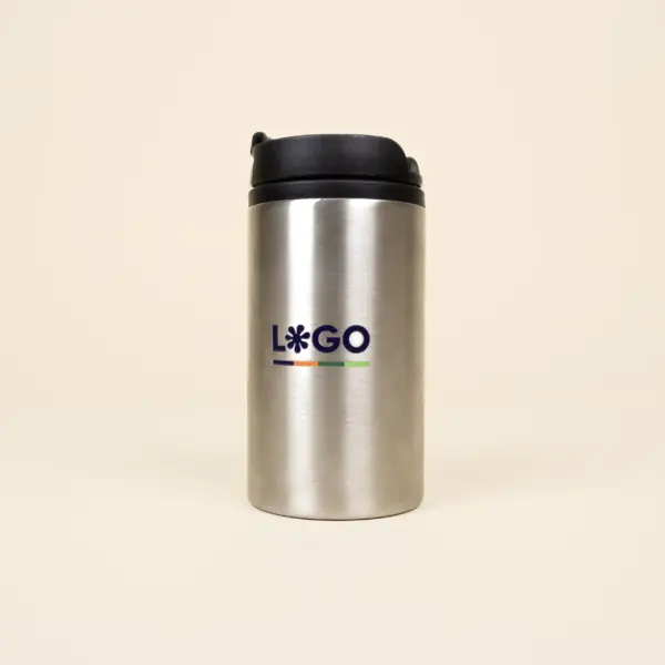 Taza termica plateada personalizada frontal fondo beige