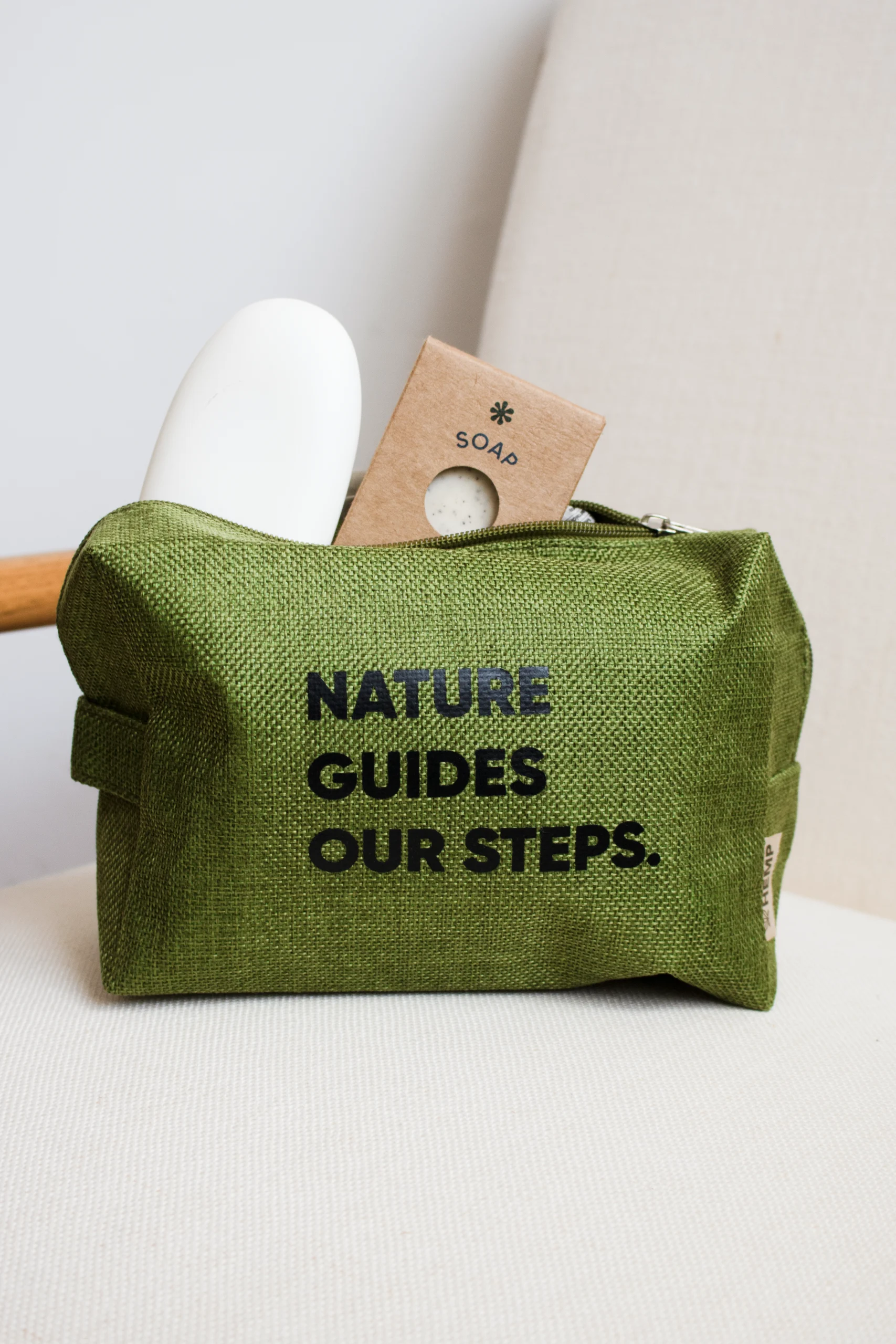 Trousse de toilette verte personnalisée avec texte noir