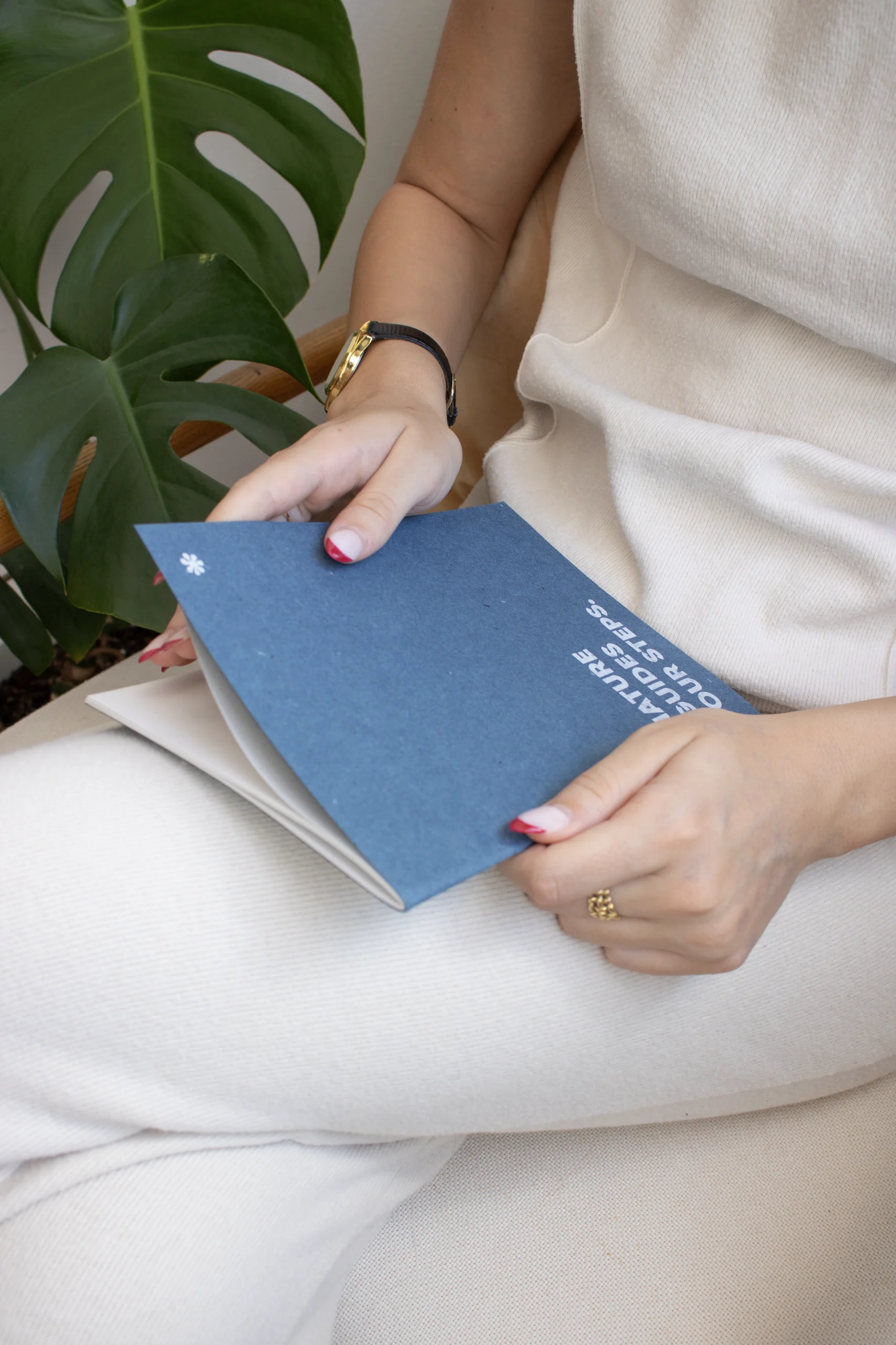 Cuaderno de grapa azul personalizado portada modelo chica