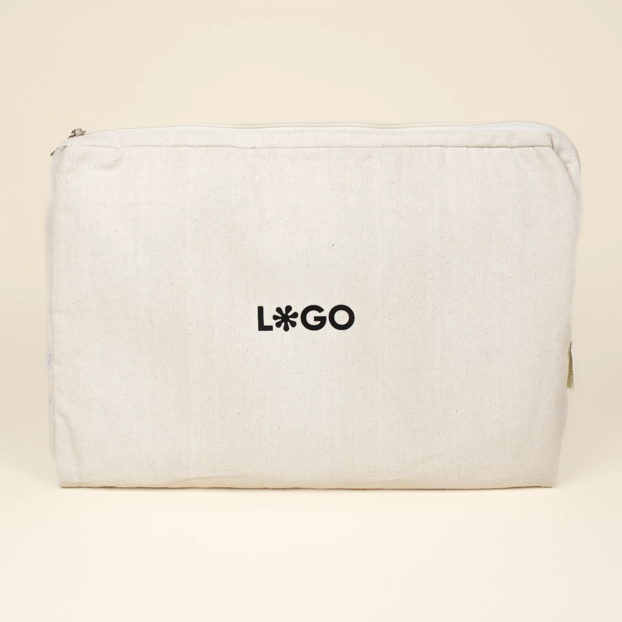 Funda portátil 15 pulgadas personalizada logo negro fondo beige