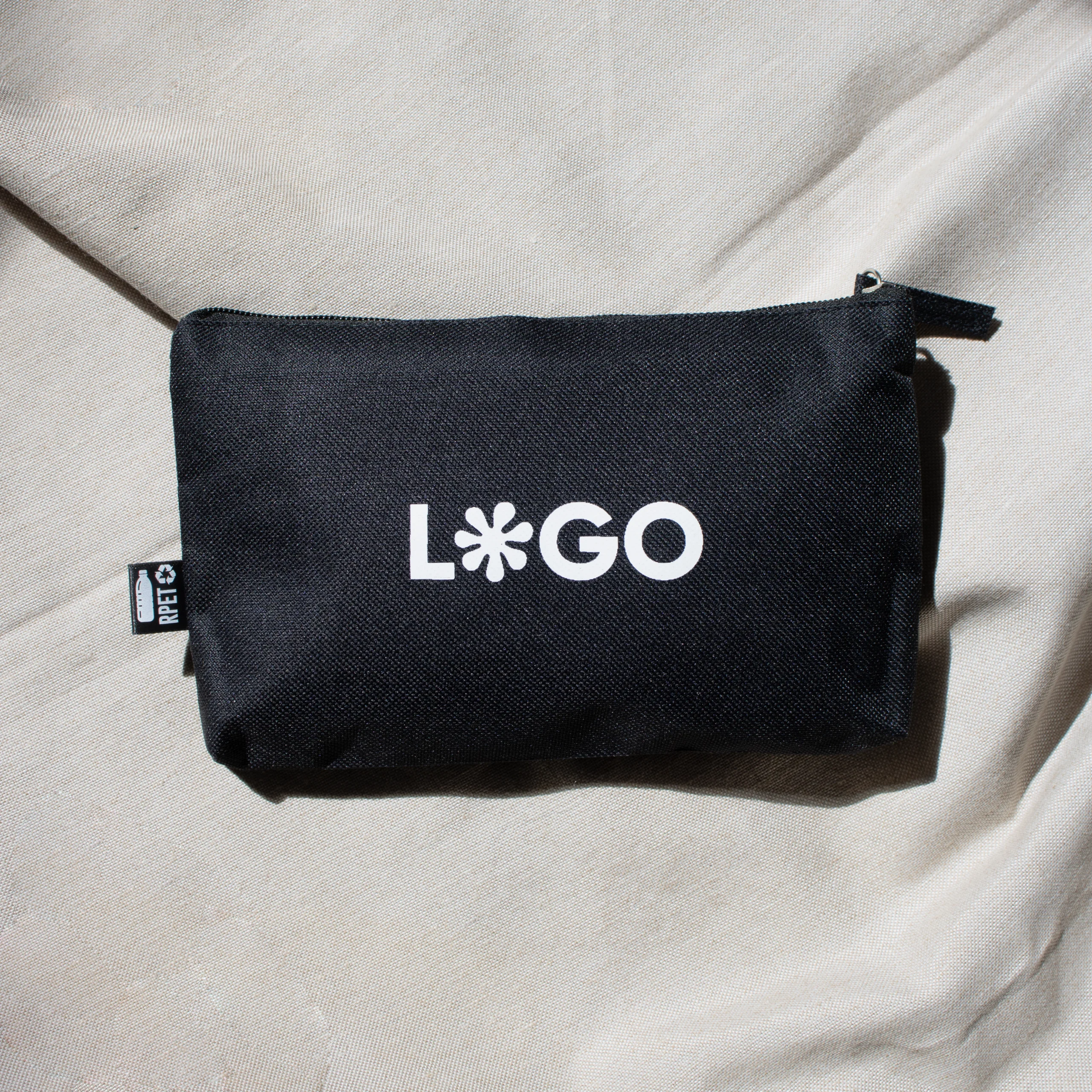Trousse de toilette bio rpet noir personnalisé avec logo blanc