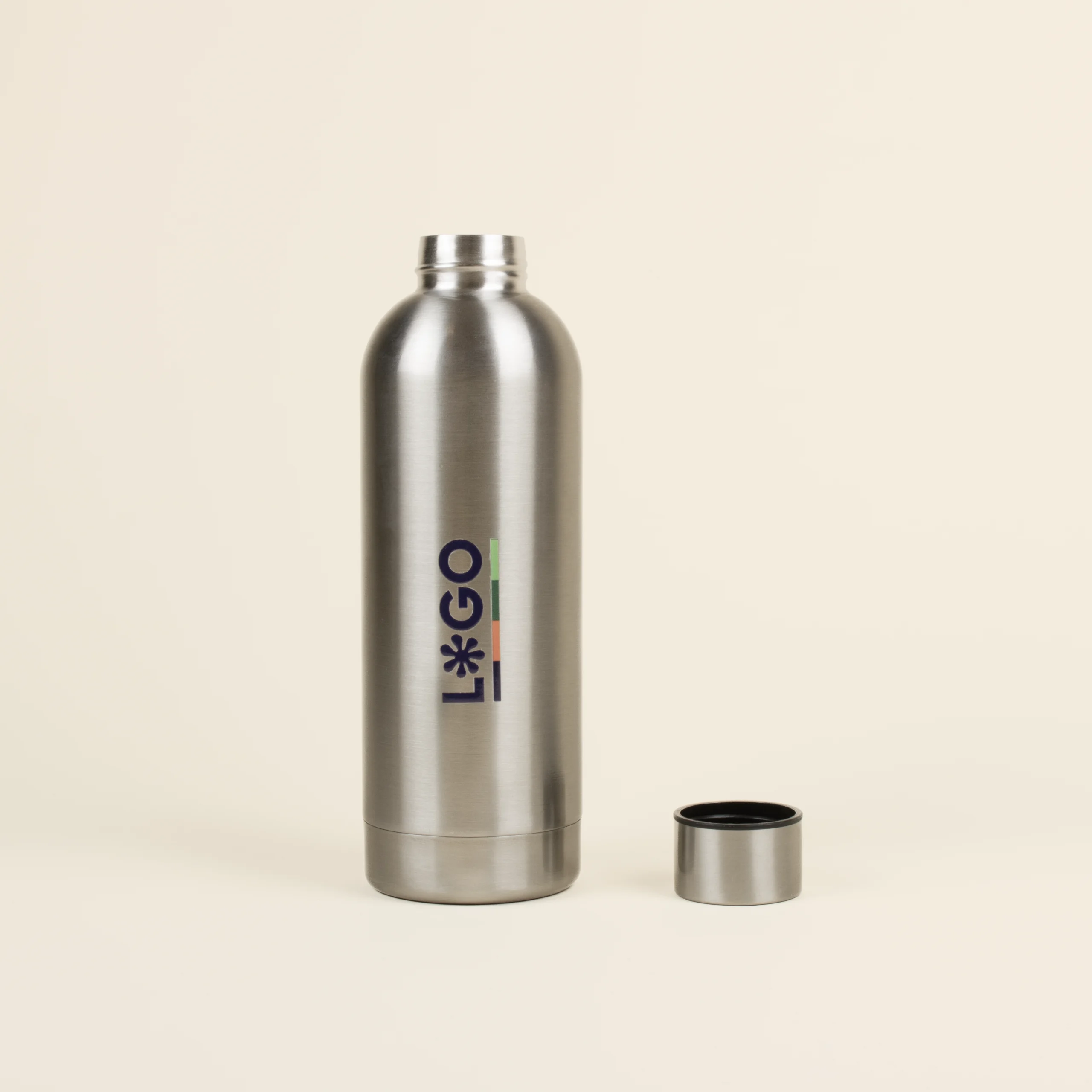 Botella acero inoxidable personalizada abierta con tapón fondo beige