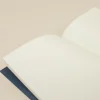 Cuaderno ecológico de grapa abierto