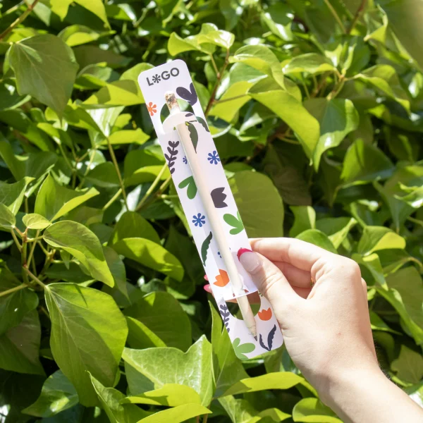 Lapices plantables con Blister blanco personalizado modelo mano fondo plantas