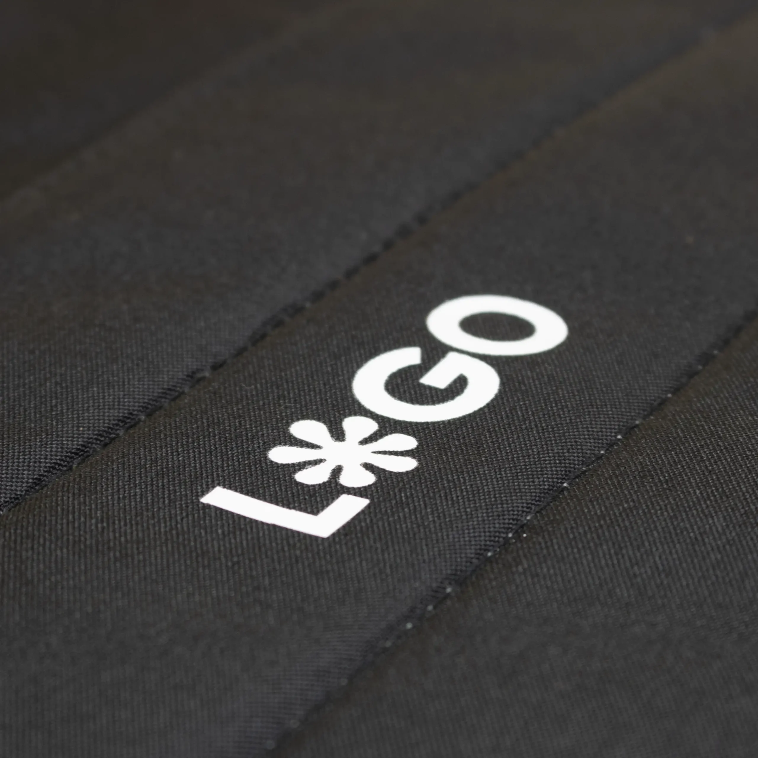 Housse pour ordinateur portable noire personnalisée avec logo blanc