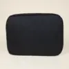 Funda portátil negra personalizada fondo beige