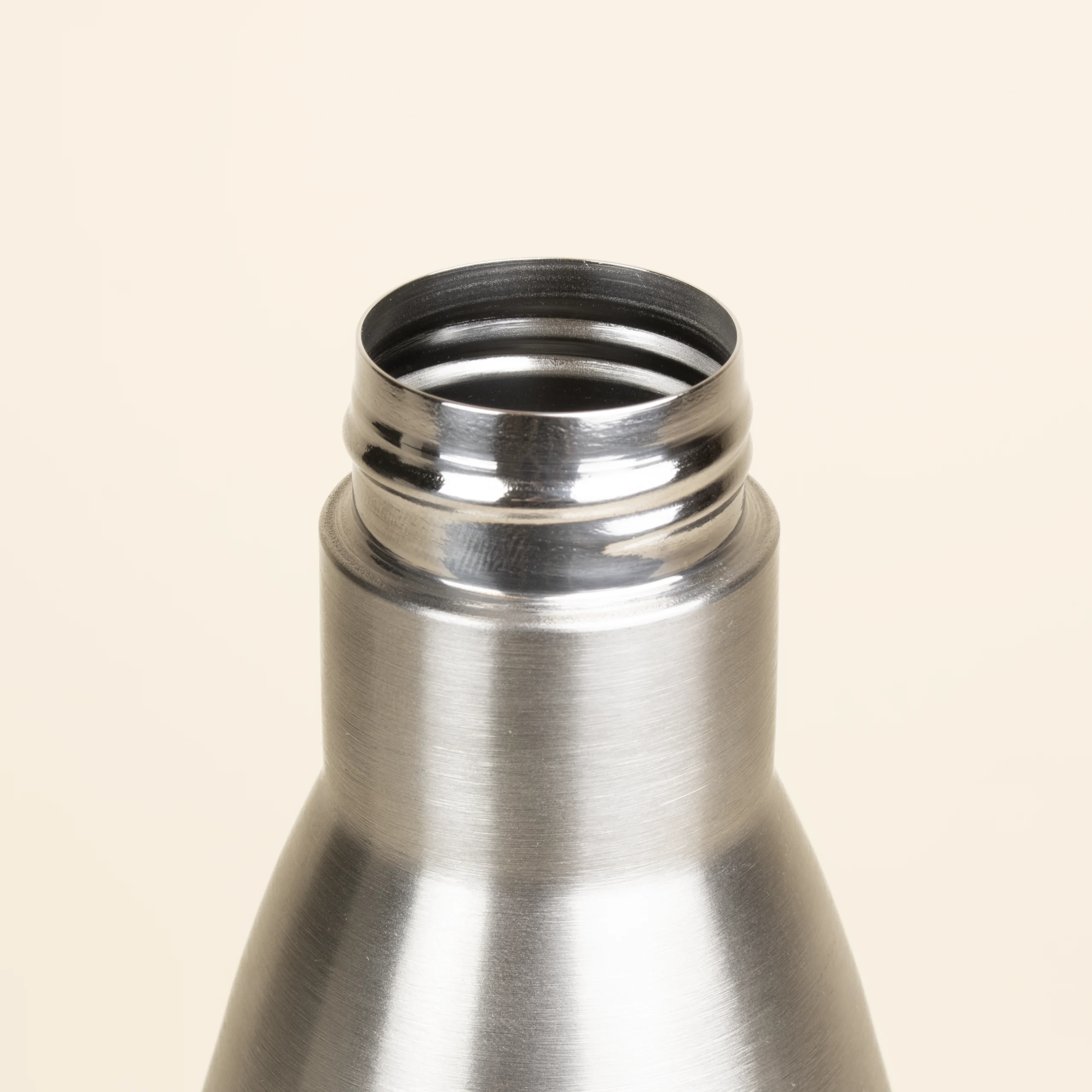 Botella acero inoxidable 1 litro abierta fondo beige