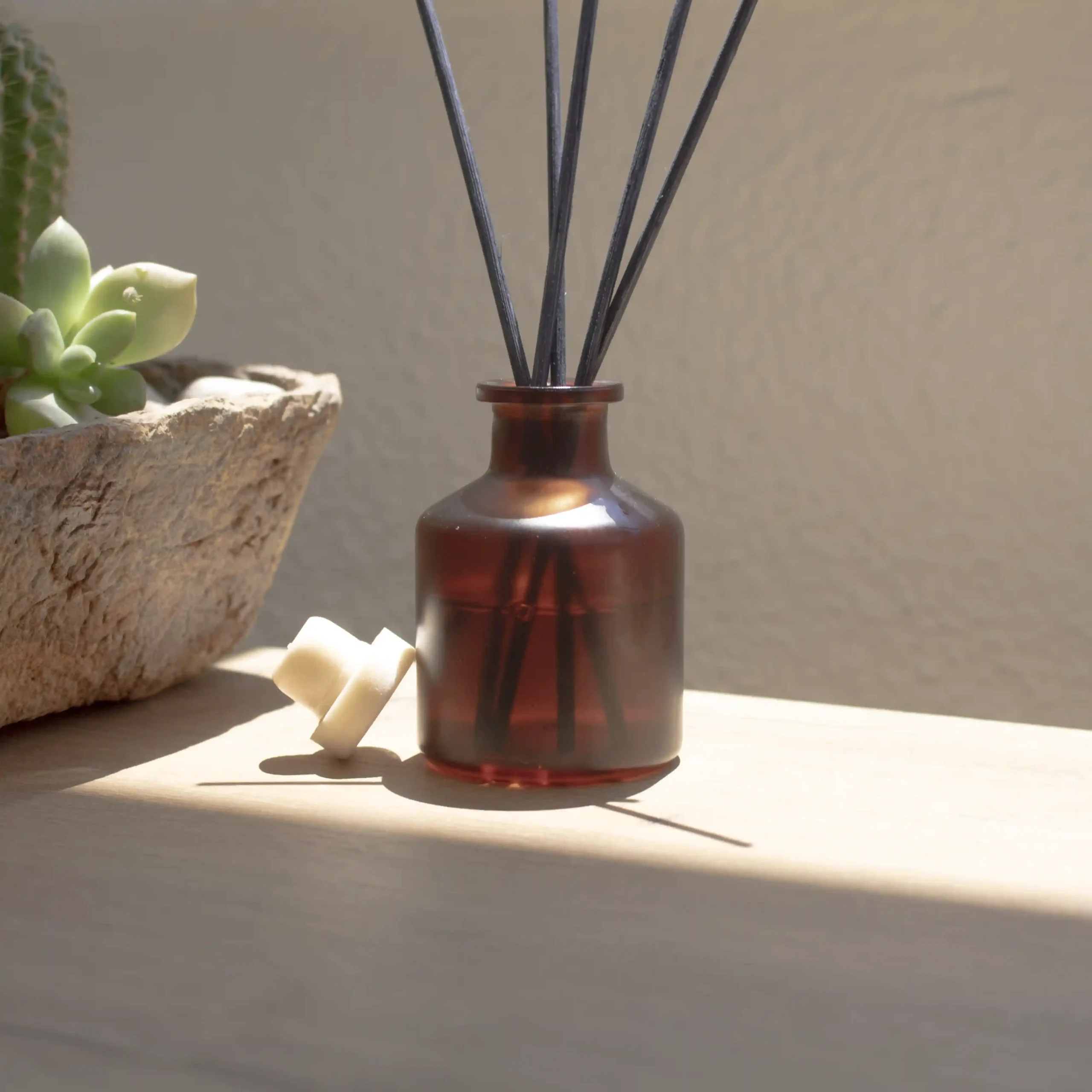 Ambientador mikado personalizado MILKE SOL Ambientador mikado personalizado de vidrio marrón