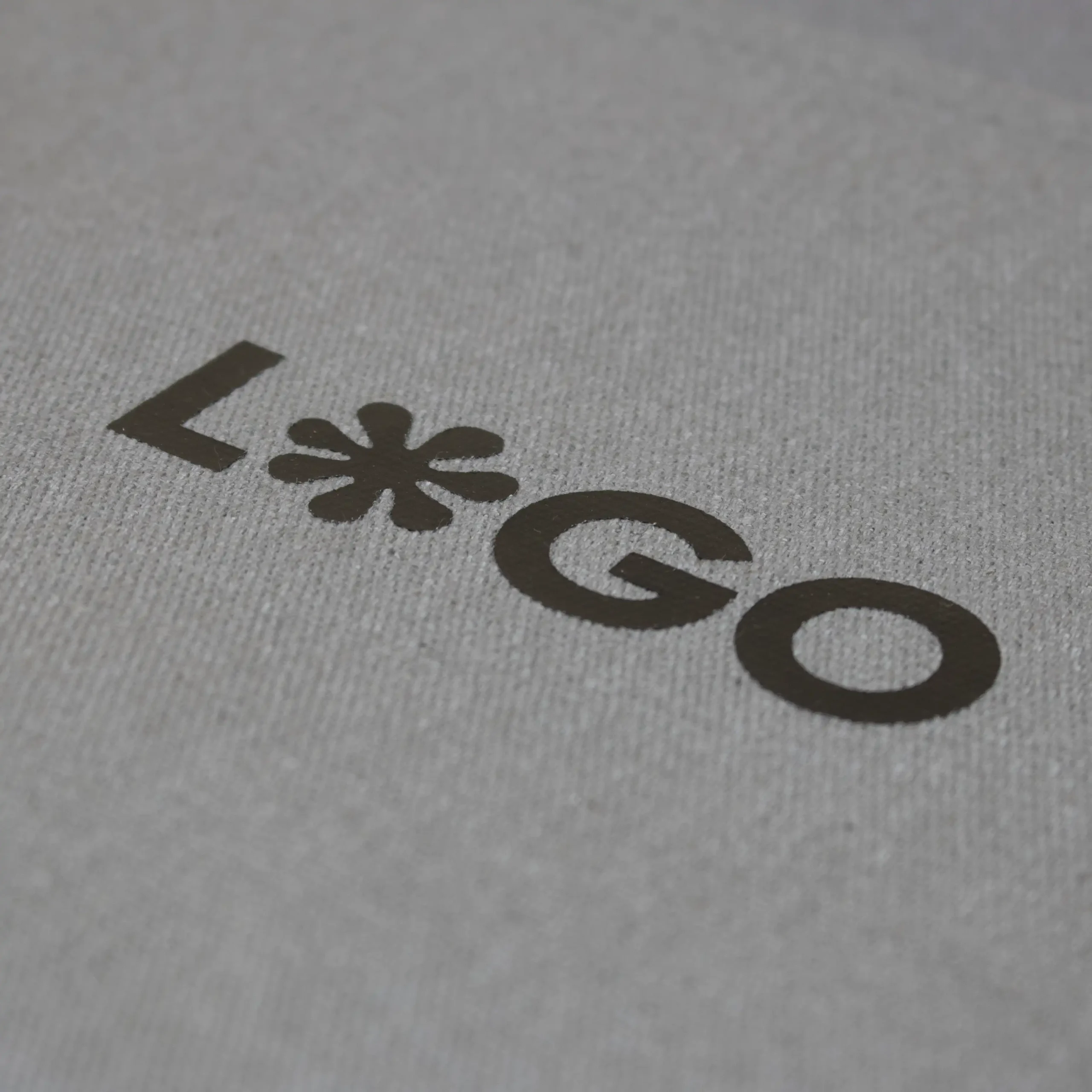 Funda portátil 14 pulgadas MILA Gris Detalle Funda portátil gris 14 pulgadas personalizada con logo negro