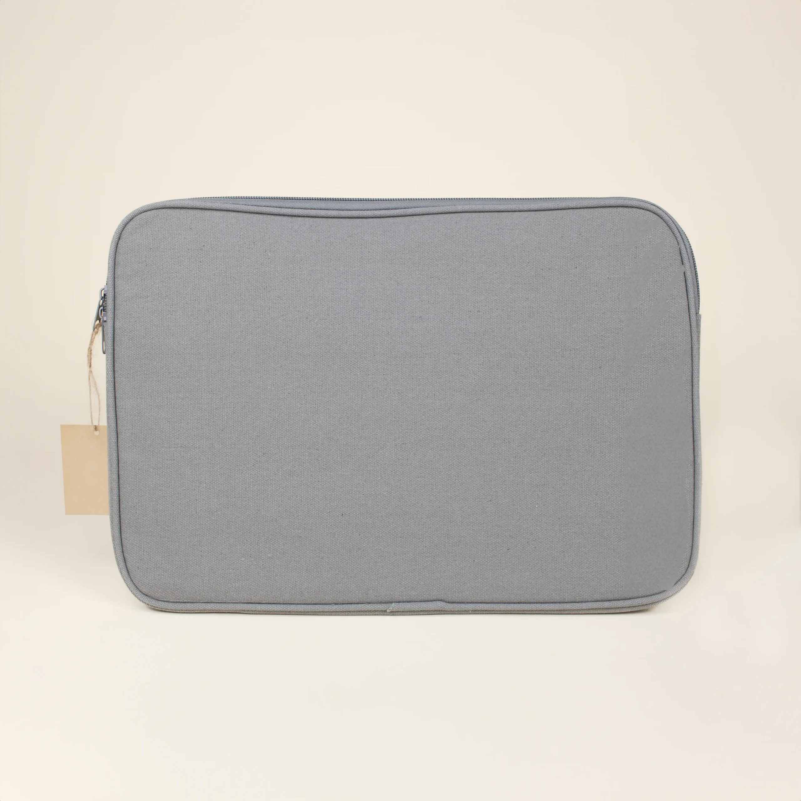 Funda portátil 14 pulgadas MILA Gris Detrás Funda portátil gris 14 pulgadas fondo beige