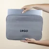 Funda portátil gris 14 pulgadas personalizada con logo negro modelo manos