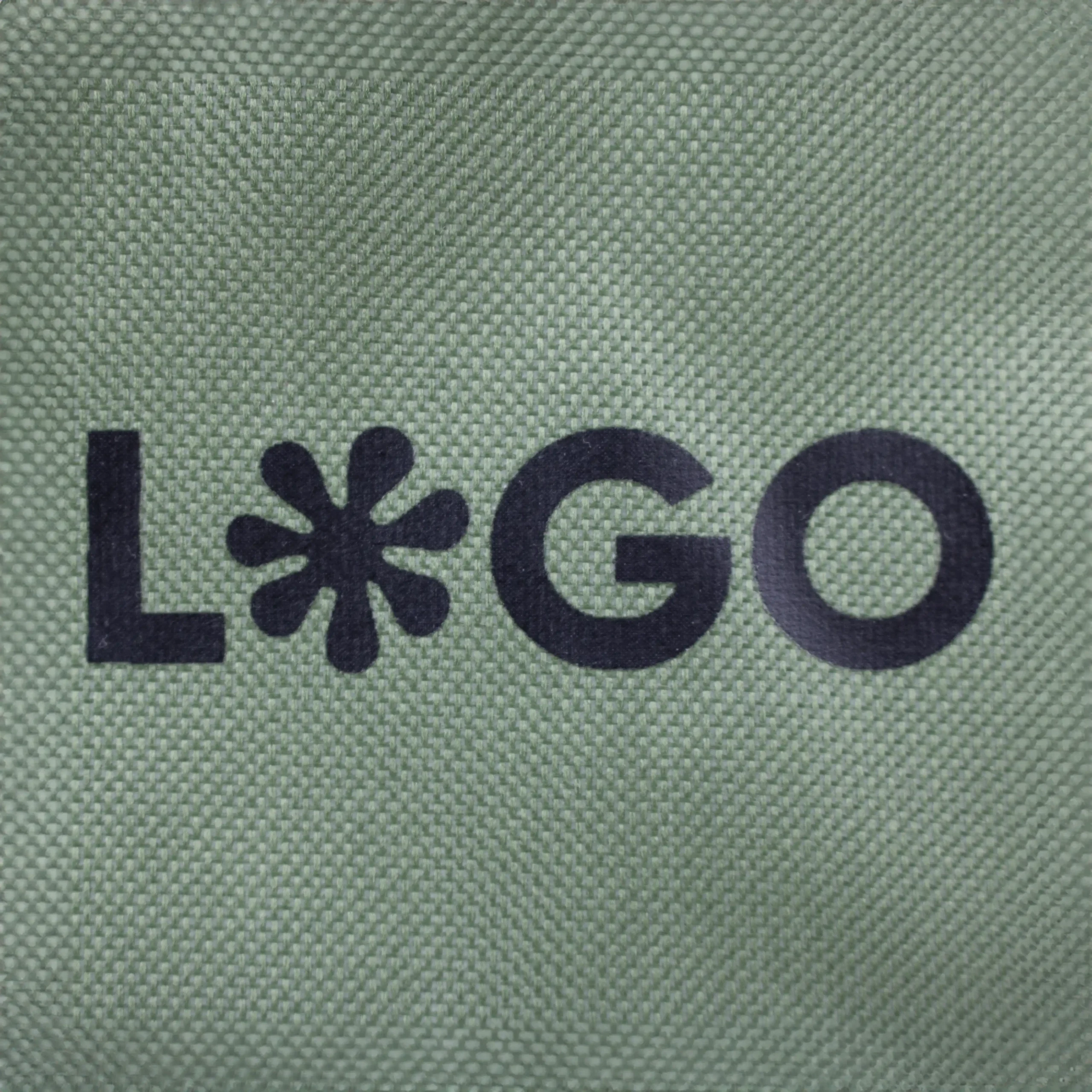 Riñonera verde personalizada con logo negro