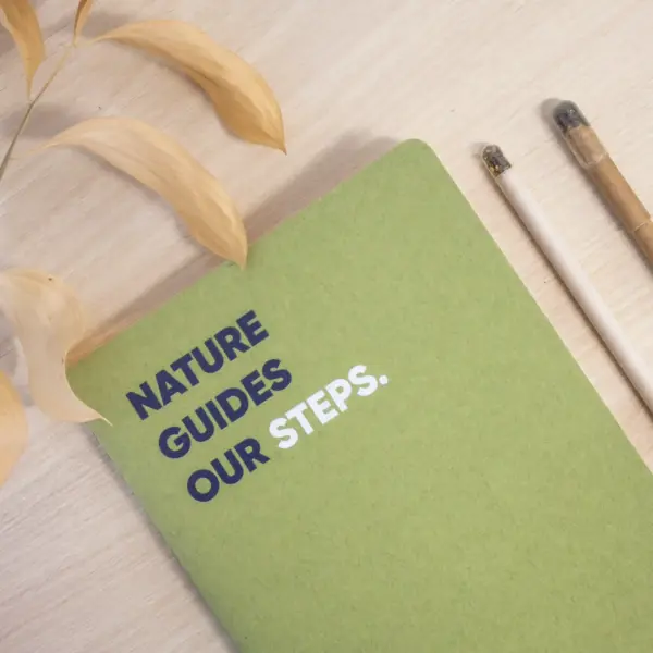 Cuaderno verde reciclado con portada personalizada