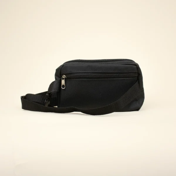 Riñonera negra rectangular con cremallera fondo beige