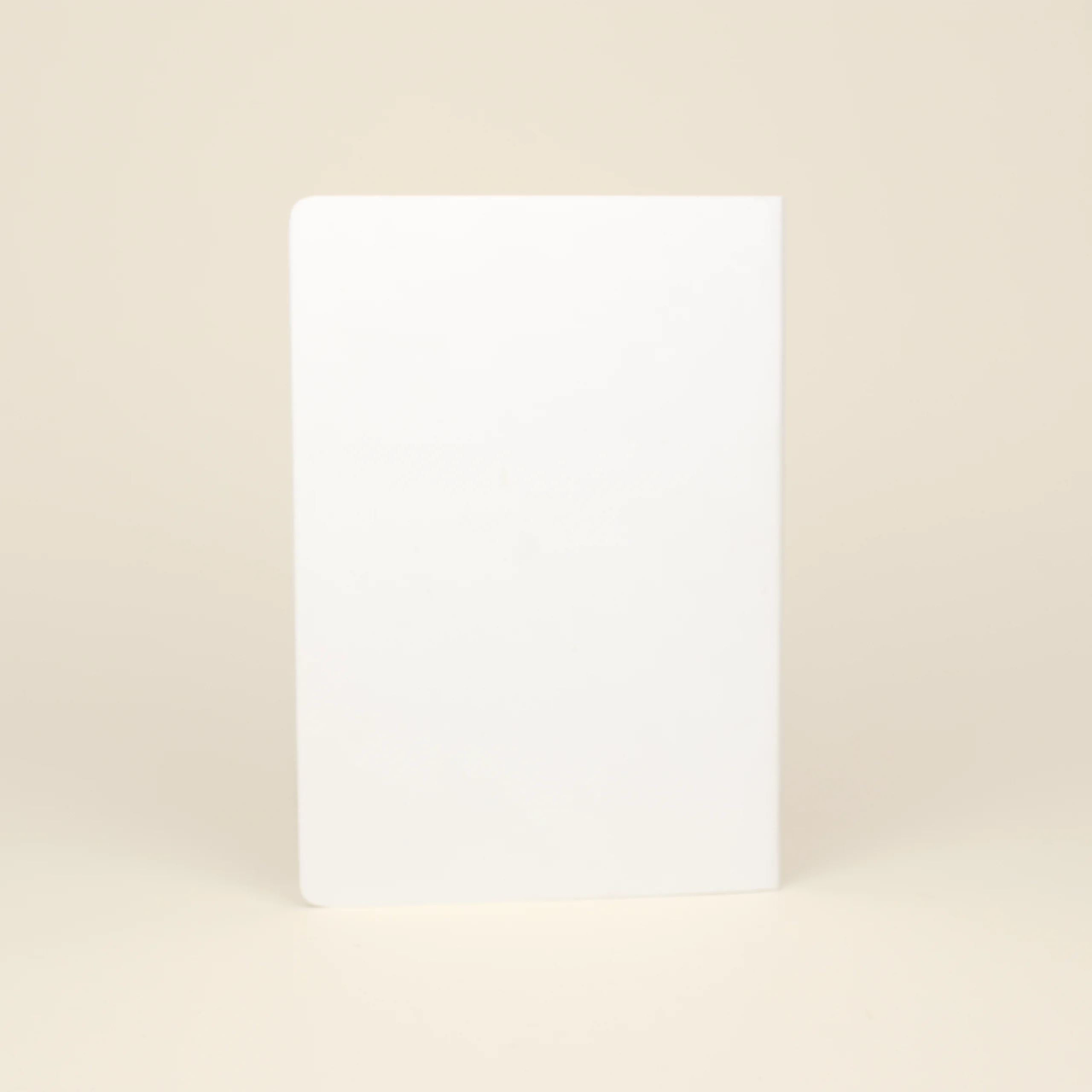 Cuaderno papel de piedra ROCO Detrás Cuaderno papel de piedra blanco fondo beige
