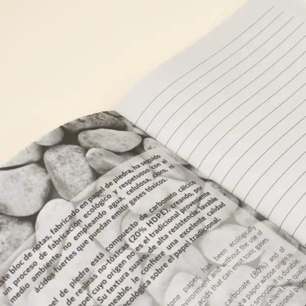 Cuaderno papel de piedra abierto