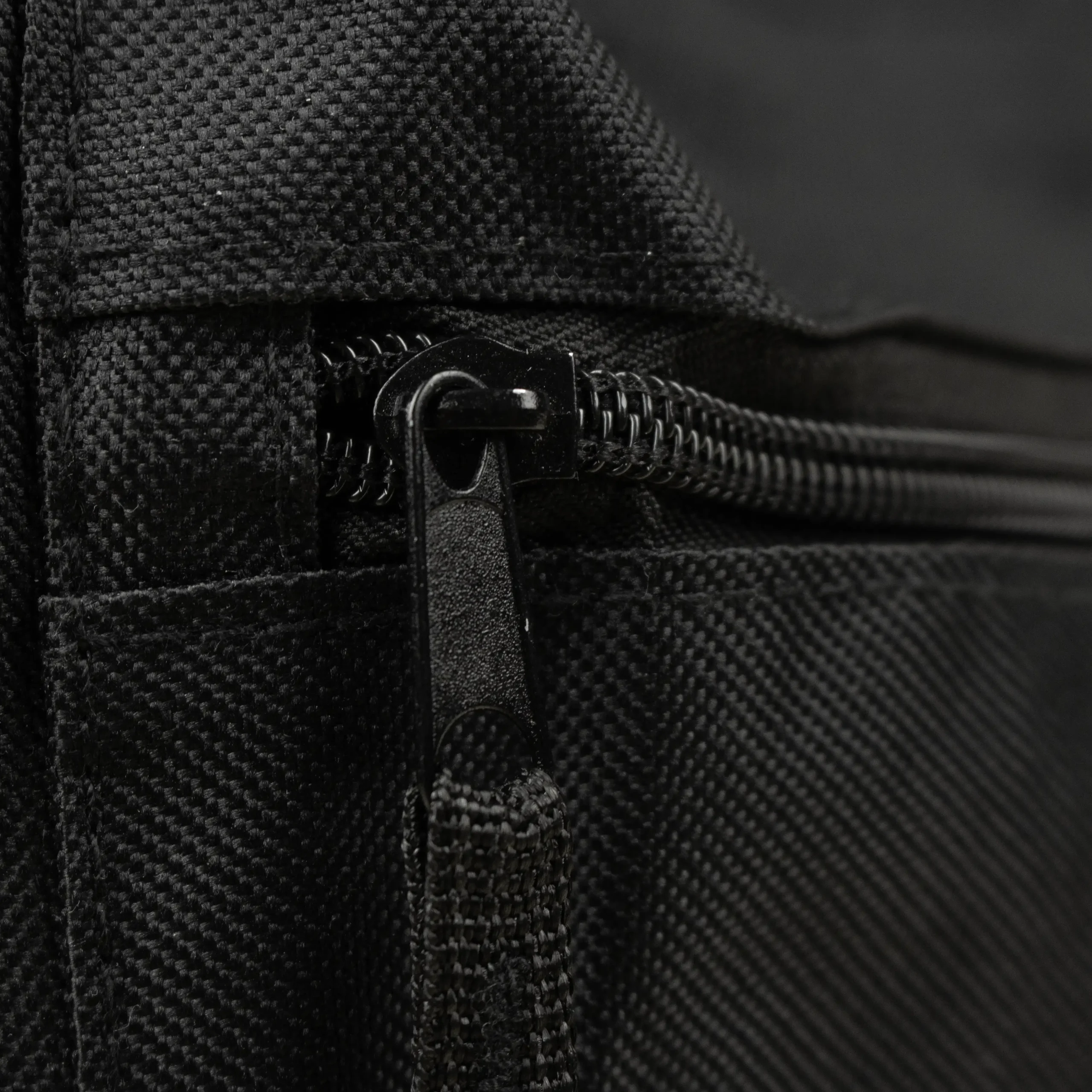 Mochila personalizada para niños CHIKIA Detalle Mochila personalizada para niños color negro detalle cremallera