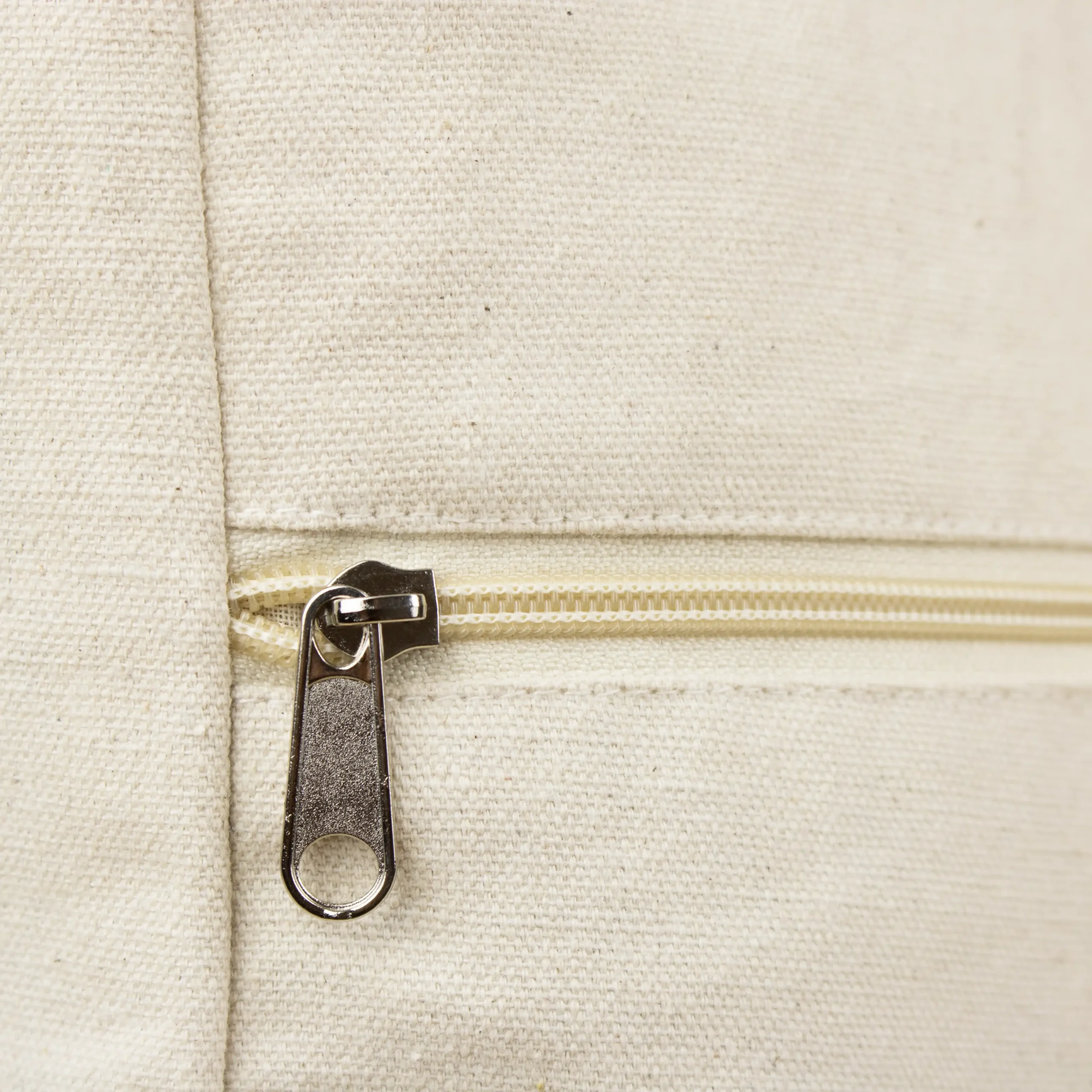 Mochila de algodón personalizada FLUFFY Detalle Mochila de algodón personalizada beige detalle cremallera