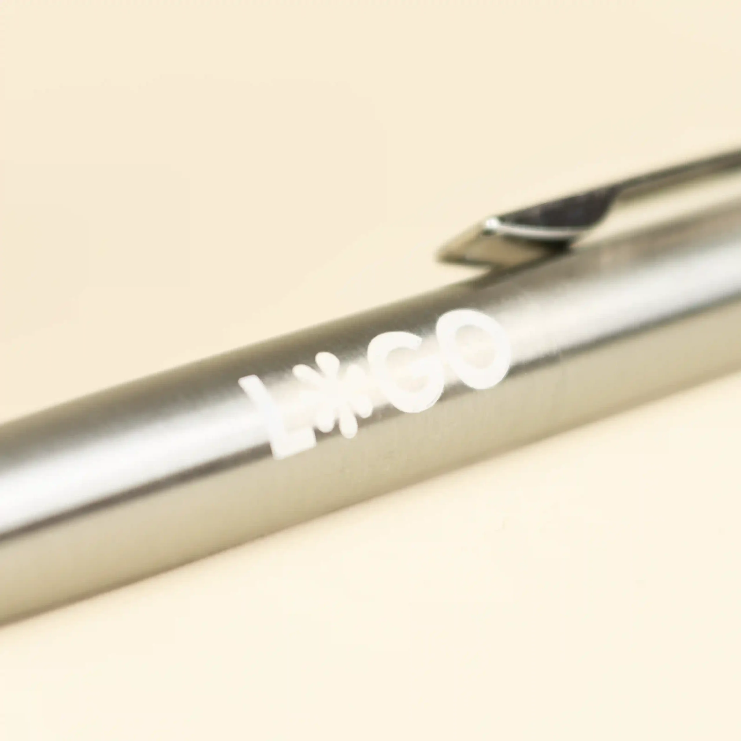 Bolígrafo de acero inoxidable GATSBY Logo Bolígrafo de acero inoxidable personalizado con logo blanco