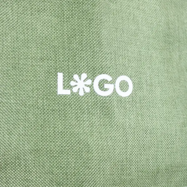Delantal ecológico verde personalizado con logo blanco