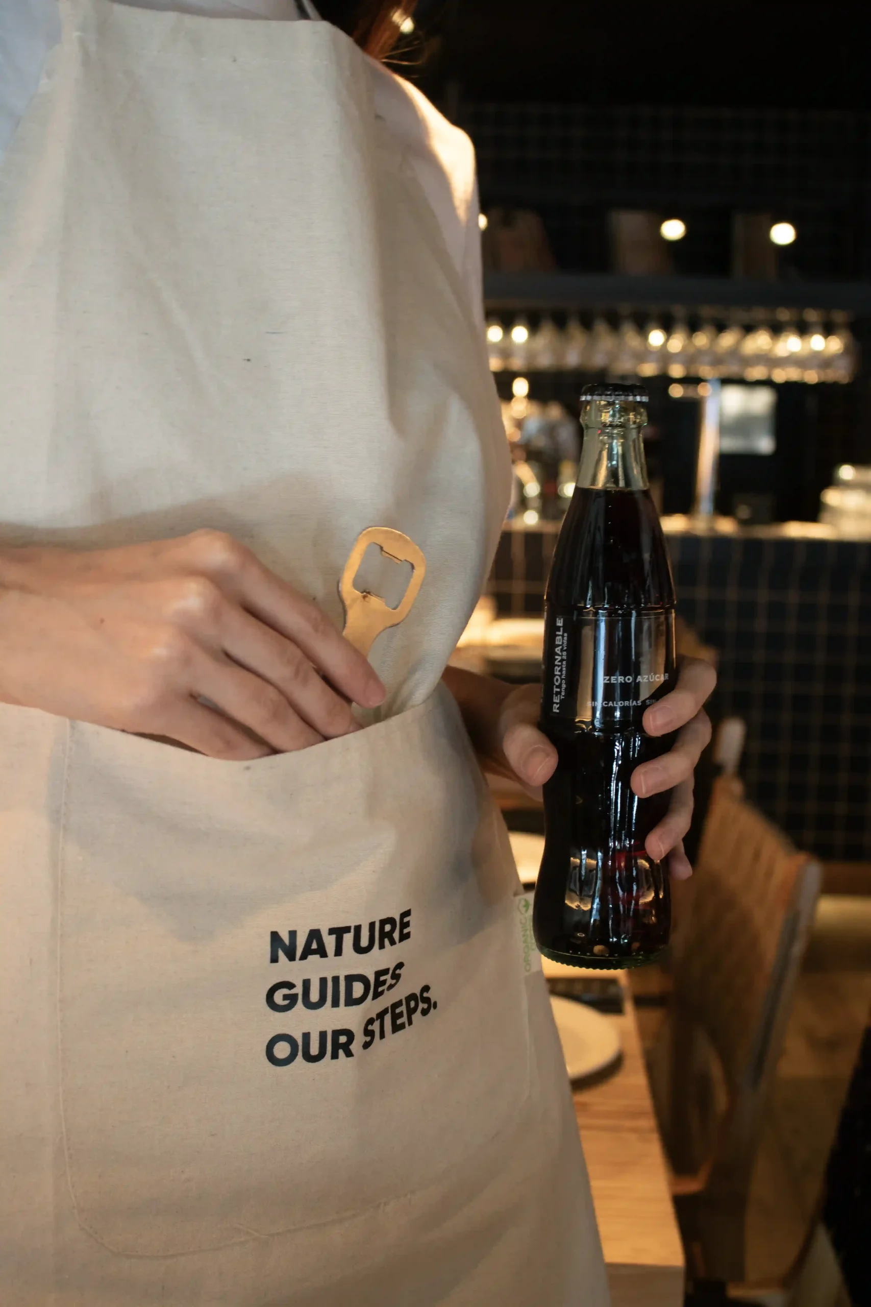 Tablier en coton personnalisé couleur naturel modèle serveuse avec coca cola 