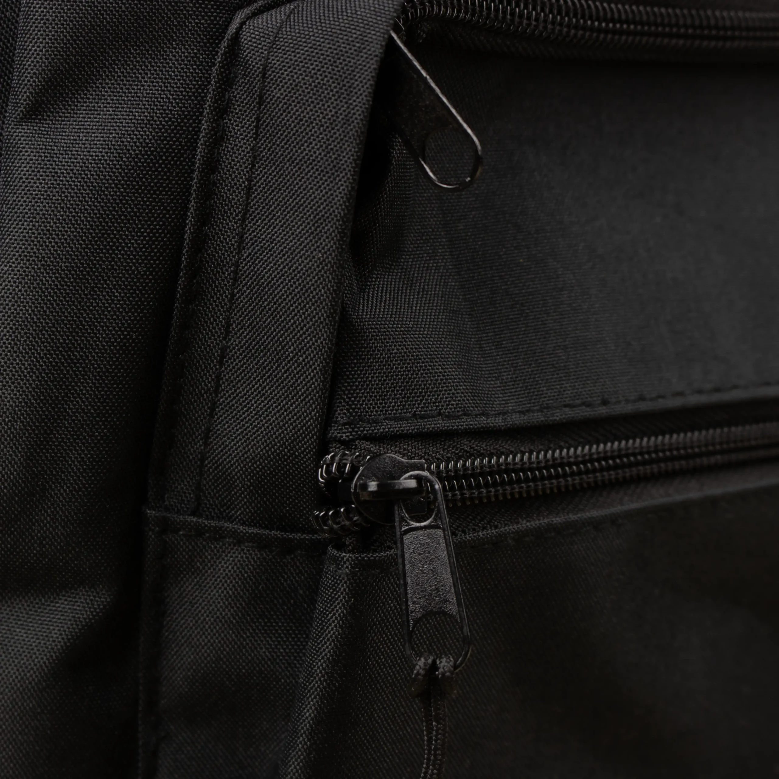 Mochila corporativa negra SWAN Detalle Cremallera Mochila corporativa negra personalizada