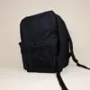 Mochila corporativa personalizada negra lateral fondo beige