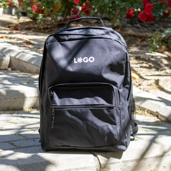Mochila corporativa personalizada negra con logo blanco
