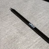 lápiz de madera negro personalizado con logo blanco