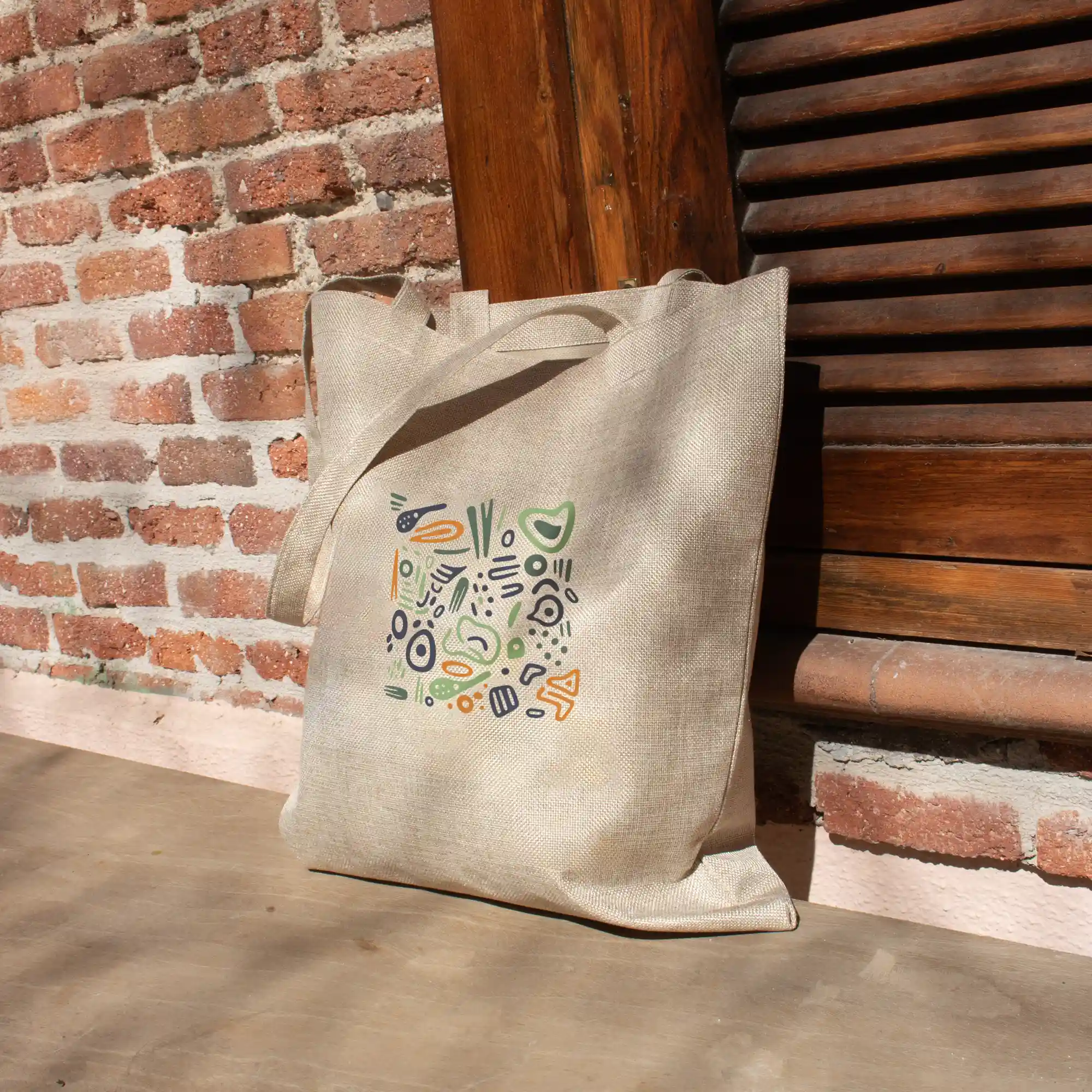 Bolsas de cáñamo HEBRA Sol Bolsas de cáñamo personalizada con logo de colores apoyada en el suelo
