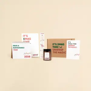 Bodegón con regalos de empresa personalizados con diseño de Navidad