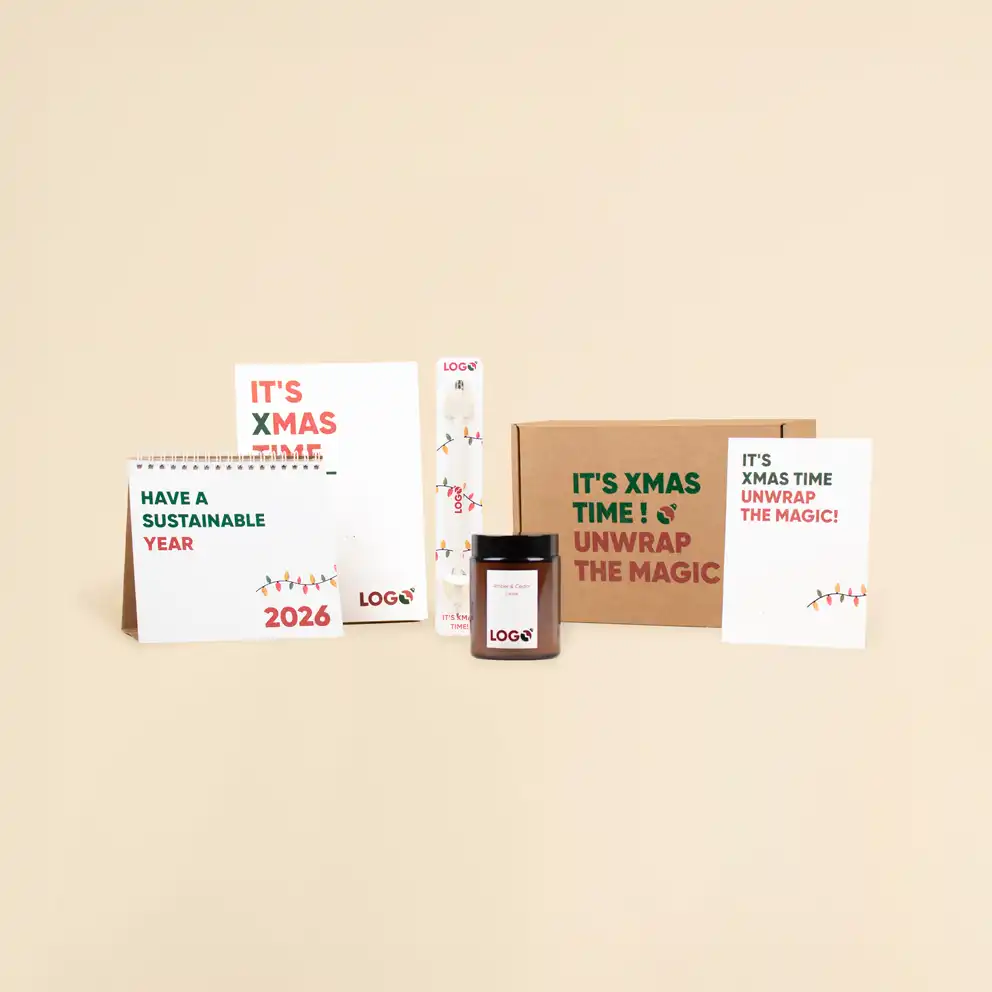 Bodegón con regalos de empresa personalizados con diseño de Navidad