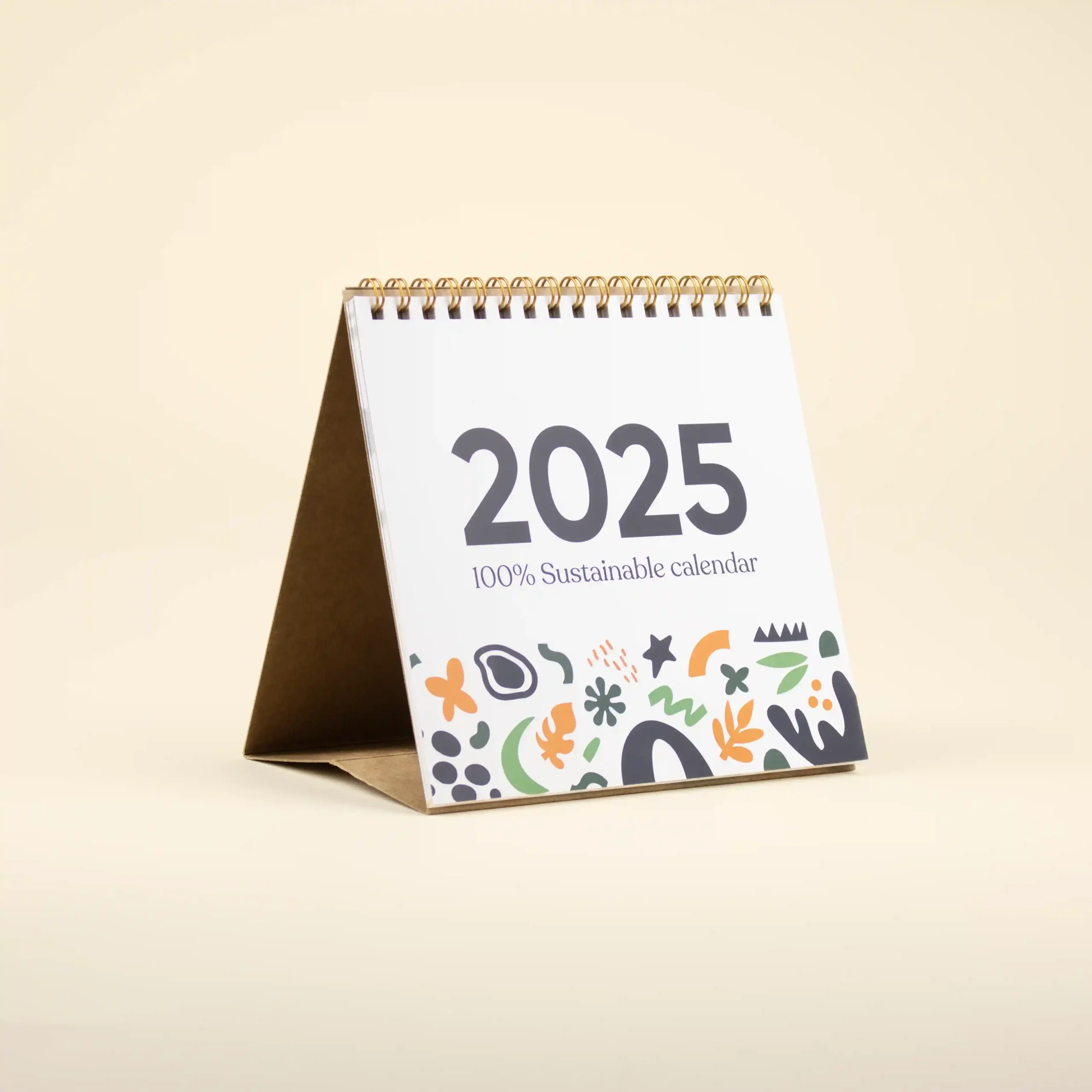 Portada año 2025 de un calendario triangular de mesa personalizado
