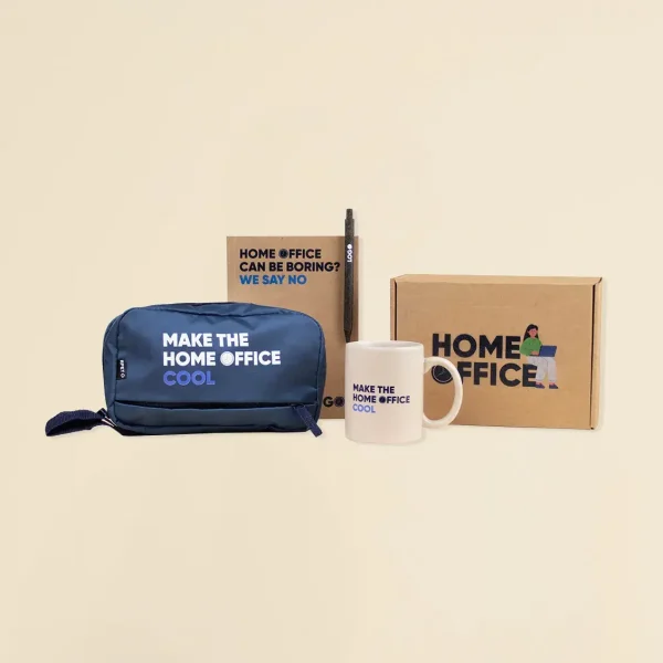 Taza beige, estuche azul, cuaderno kraft, bolígrafo marrón y caja kraft personalizados