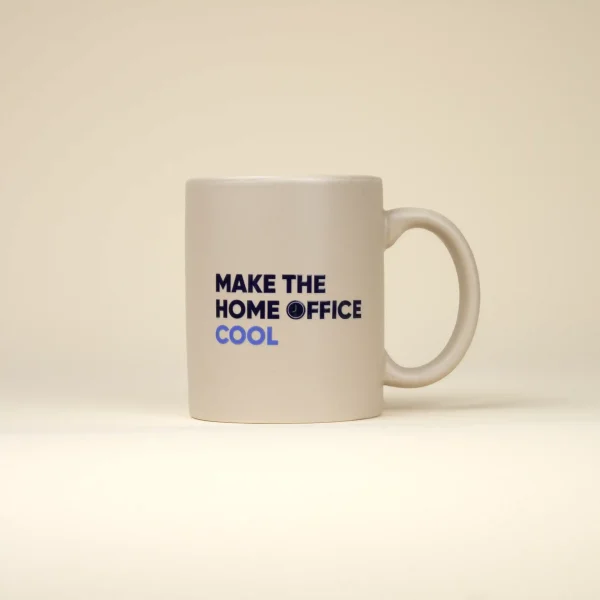 Taza beige personalizada con texto azul