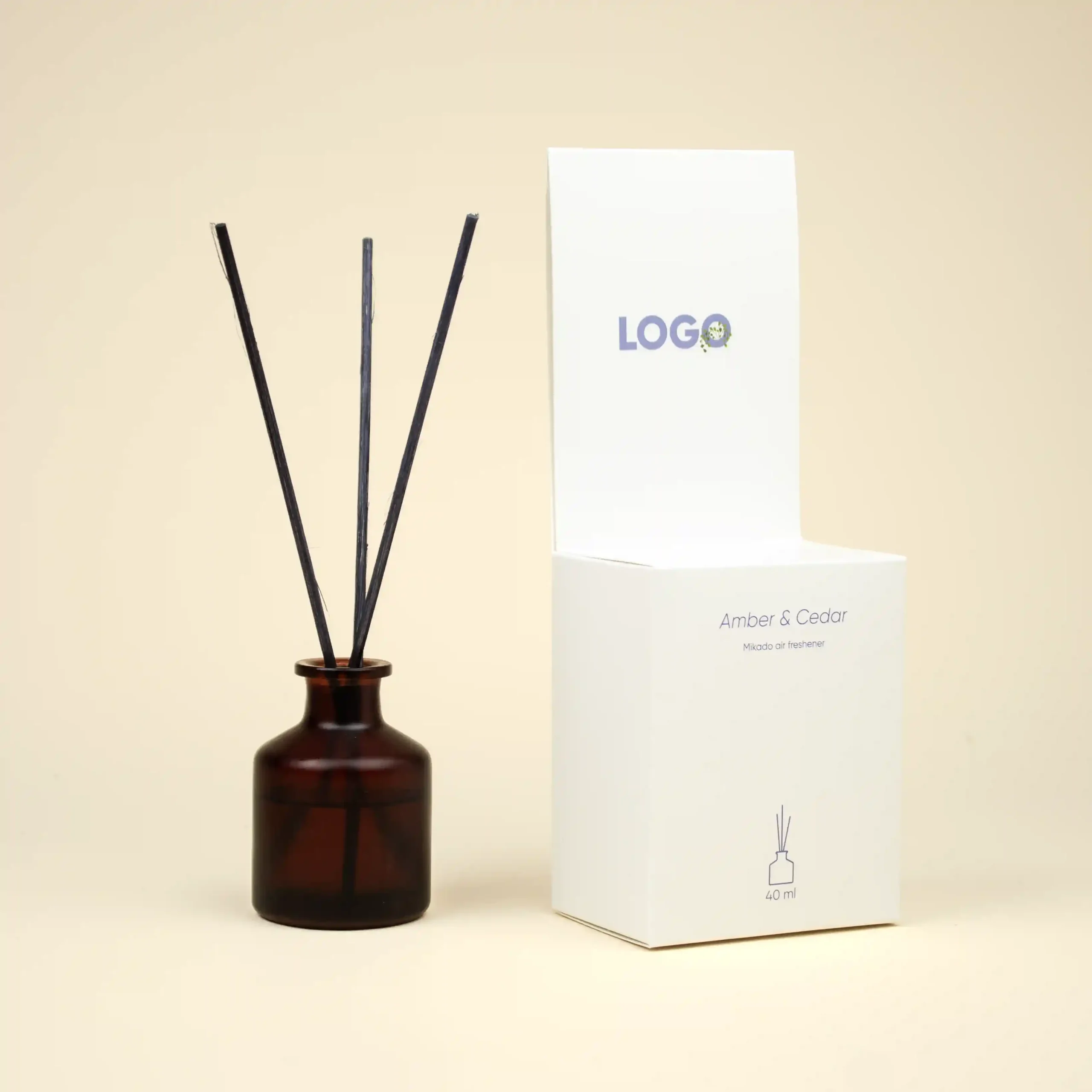 Ambientador mikado en tarro de cristal marrón con caja blanca personalizada