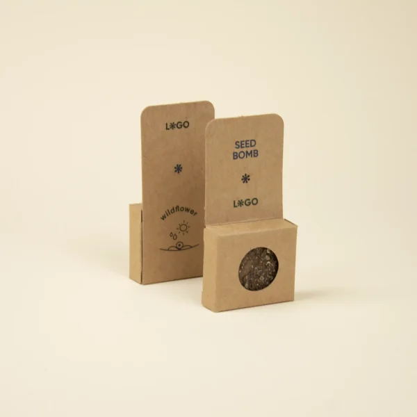 Dos bombas de semillas dentro de un packaging de cartón kraft personalizado