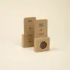 Dos bombas de semillas dentro de un packaging de cartón kraft personalizado