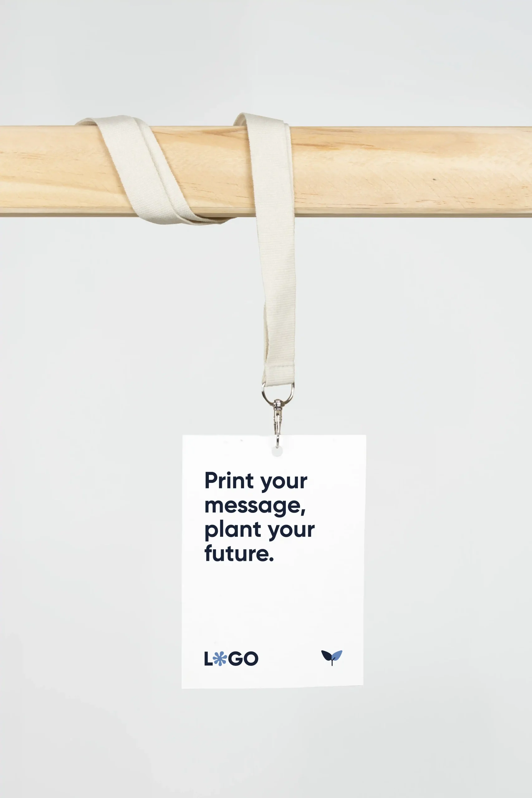 Kit A: Acreditación plantable + Lanyard LANNY Acreditación personalizada con lanyard de algodón colgado de una barra de madera