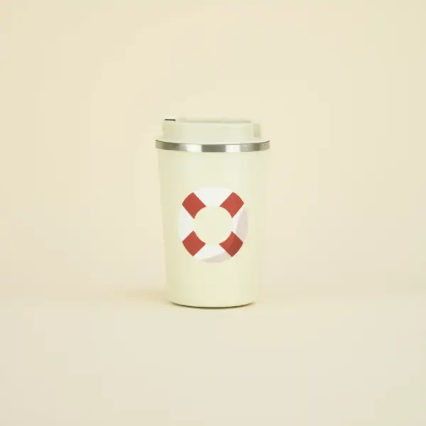 Taza take away beige personalizada con una ilustración de un flotador rojo y blanco